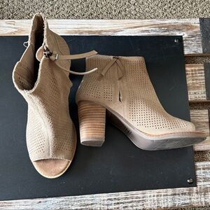 Tom's Black Suede Lace Up Women’s Oxfords Size 8 Casual Shoes